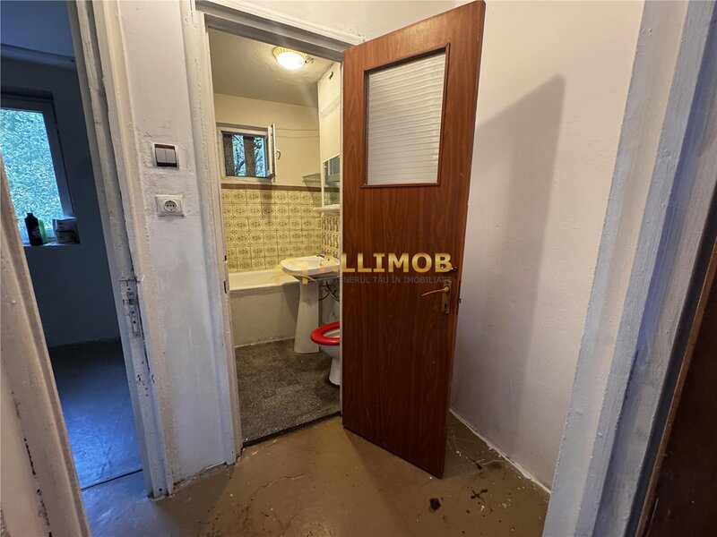 Tei  apartament 3 camere de vanzare