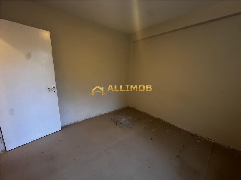 Tei  apartament 3 camere de vanzare